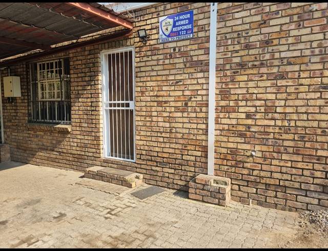 140.30M² WAREHOUSE TO LET IN VINTONIA